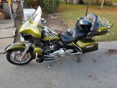 VENTE RAPIDE excellent condition Transmission Brand New, clutch Screamin Eagle Brand new Brake Pad B...