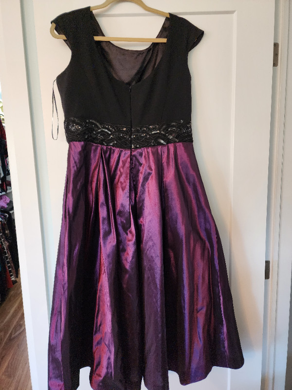 Woman's Dress in Women's - Dresses & Skirts in Bedford - Image 2