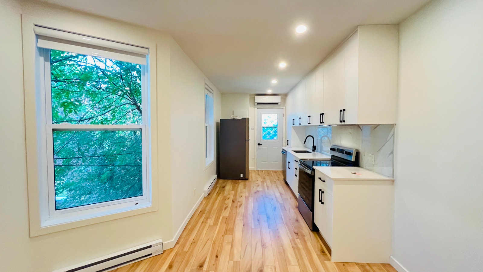 1 bedroom apartment in Verdun Montreal — photo 1