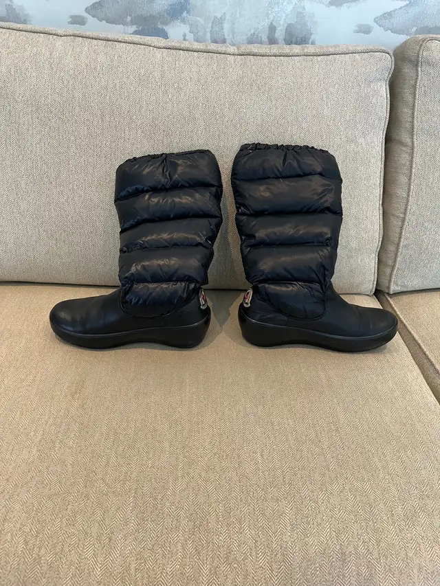 Woman’s black winter boots Moncler in Women's - Shoes in Oakville / Halton Region - Image 2