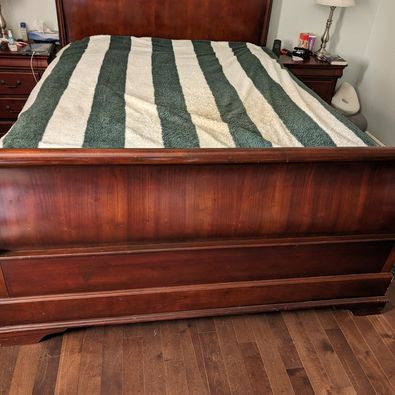 Queen Sleigh Bed frame for sale, with included box spring dans Lits et matelas  à Laval/Rive Nord - Image 3