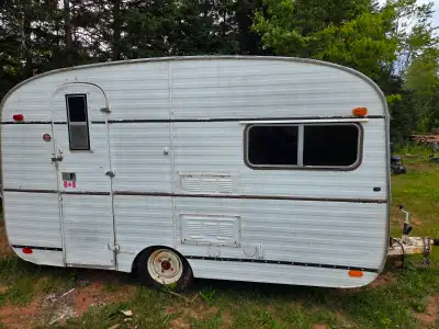 1973 Cygnet Travel Trailer 16 foot Standard . Needs finishing of rear wall and rear ceiling ,850 kg...