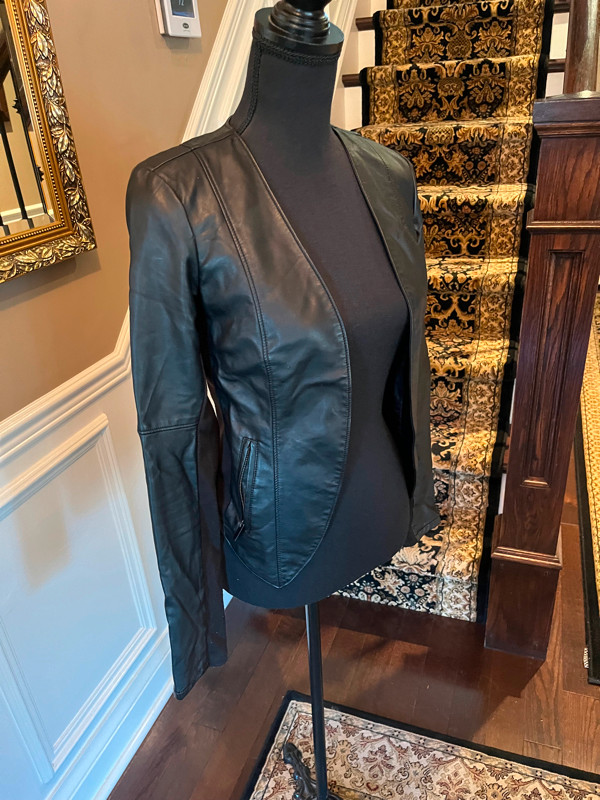 StylishBlack Jacket in Women's - Dresses & Skirts in St. Catharines - Image 2