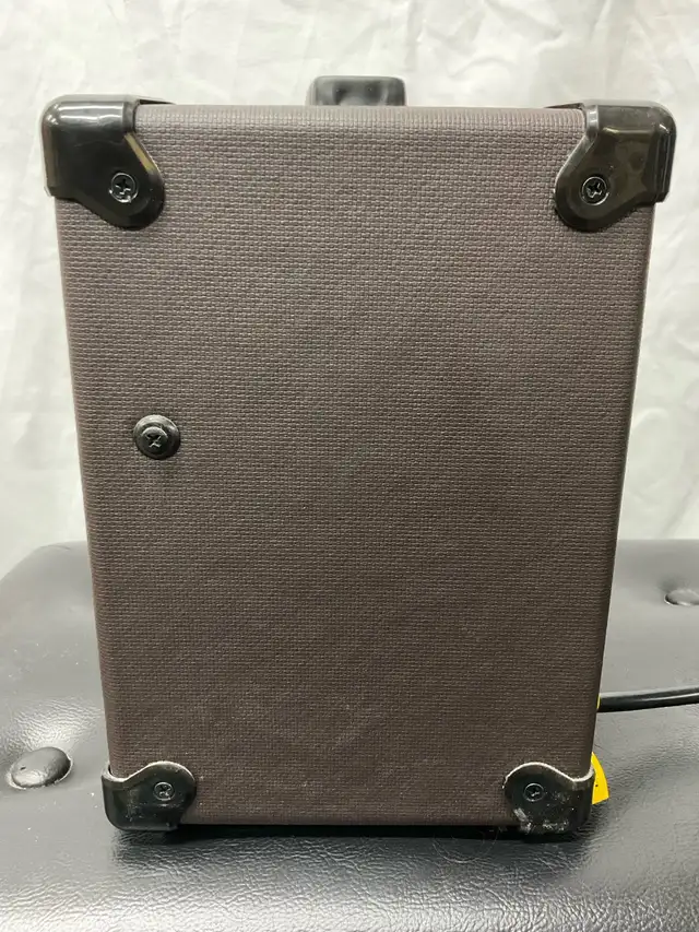 LANEY LA15C ACOUSTIC GUITAR COMBO AMP in Amps & Pedals in North Bay - Image 4