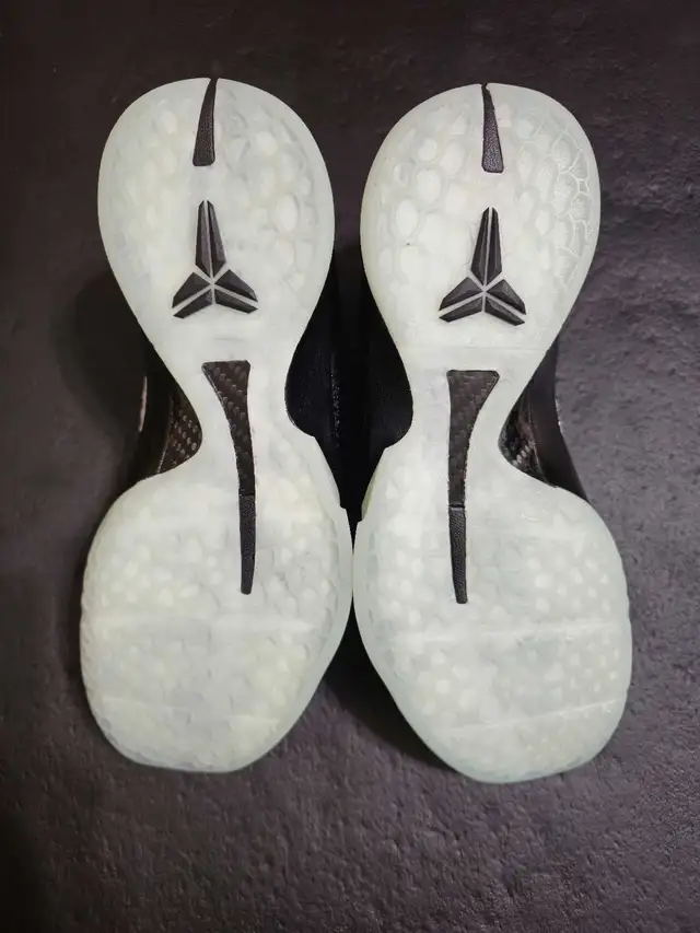 Kobe 6 Solar Red size 8 in Men's Shoes in Mississauga / Peel Region - Image 7