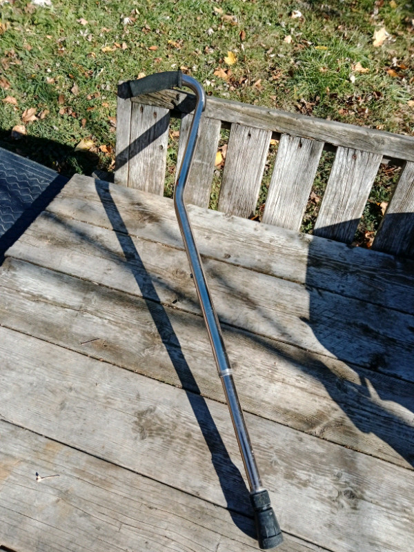 Adjustable Height Lightweight Walking Cane, Durable, Rubber End in Health & Special Needs in Oshawa / Durham Region