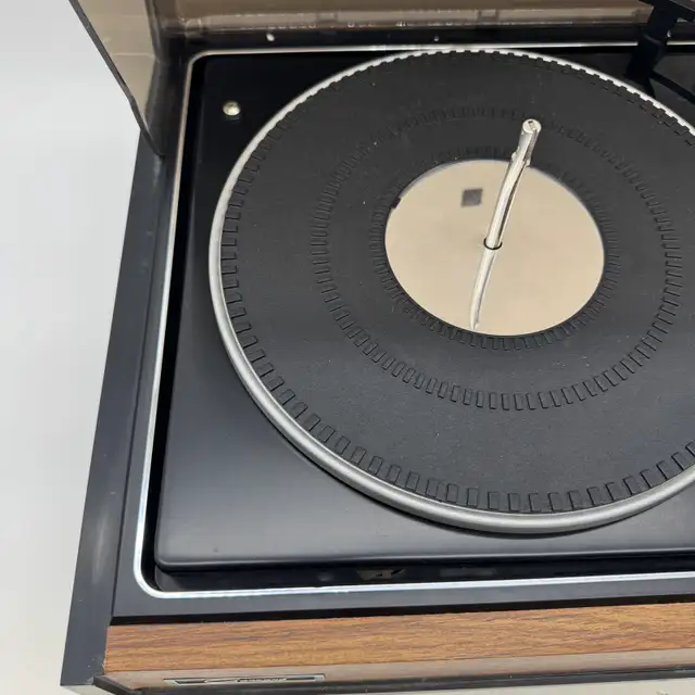 Vintage 1970s Garrard 710E Turntable Record Player For Parts in Stereo Systems & Home Theatre in City of Toronto - Image 10