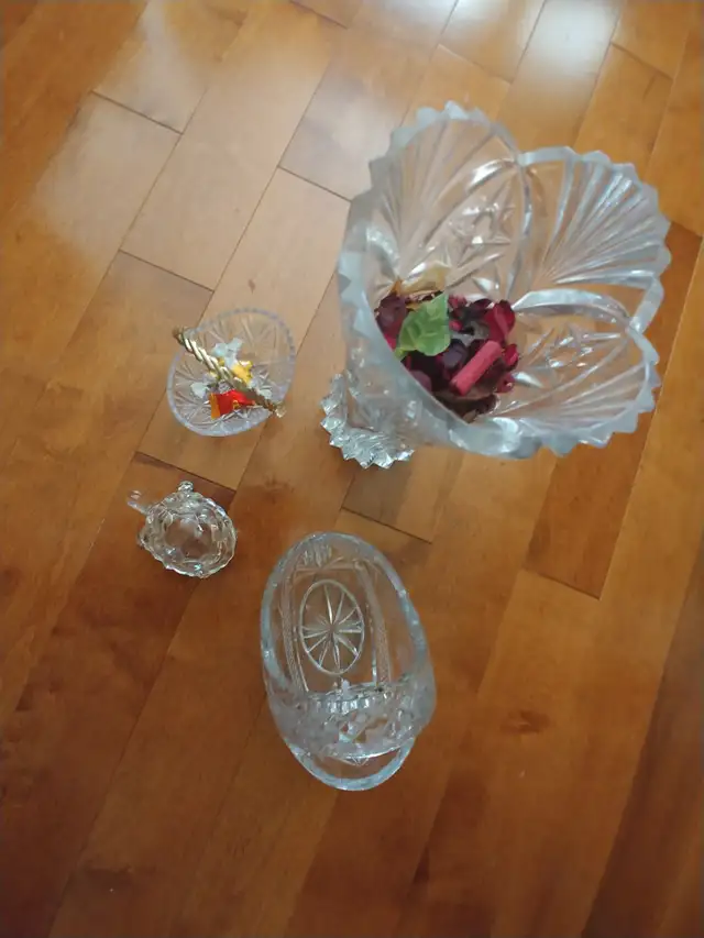 BEAUTIFUL, ELEGANT, DECOR BRASS, CRYSTAL ,VASES in Indoor Lighting & Fans in Mississauga / Peel Region - Image 7