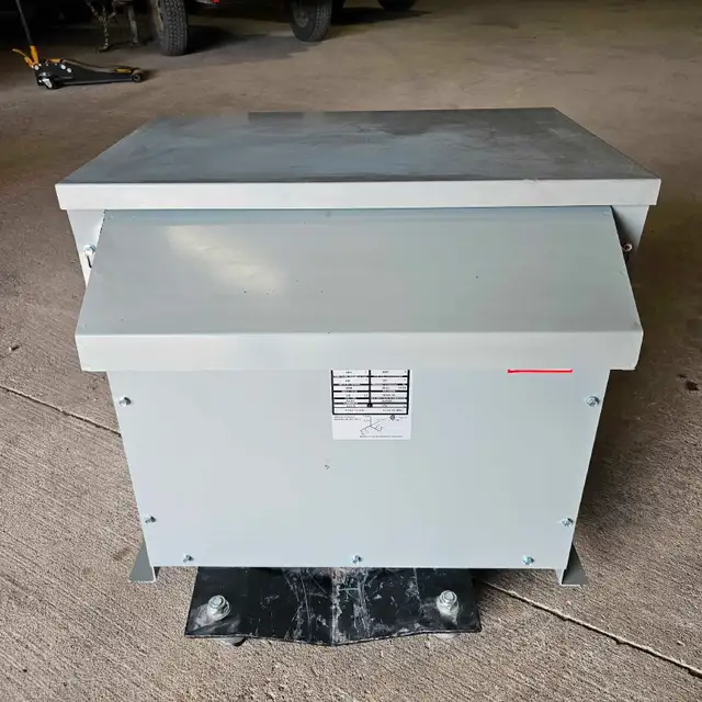   125 KVA 600 V/ 480/ 600 V Auto  TRANSFARMER in Other Business & Industrial in Mississauga / Peel Region - Image 2