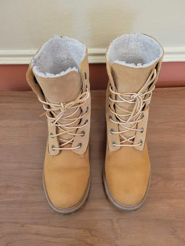 Timberland Women's Boot size US  7.5 in Women's - Shoes in City of Toronto - Image 5