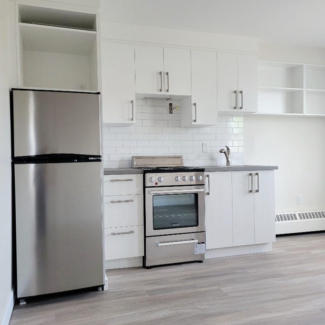 Appartement 3 1/2 à louer CHAUFFÉ ÉCLAIRÉ EAU CHAUDE Locations