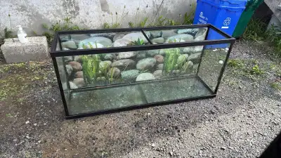 55 gallon “long” fish tank. Used as a freshwater tank. Well maintained, with no leaks. Asking 150$ O...