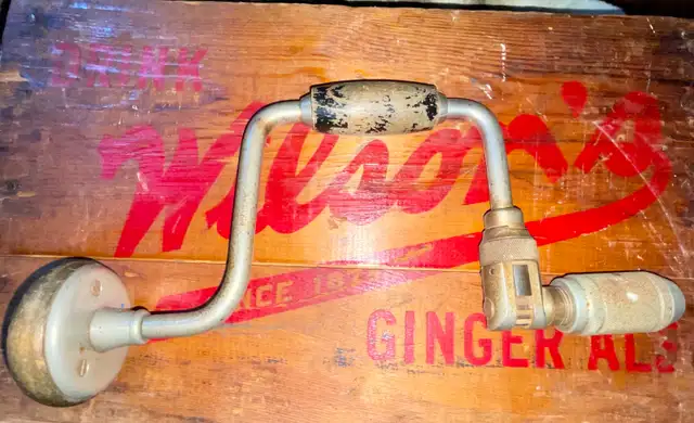 Vintage STANLEY  945-10” Ratcheting Reversible Brace Hand Drill in Hand Tools in Mississauga / Peel Region - Image 2