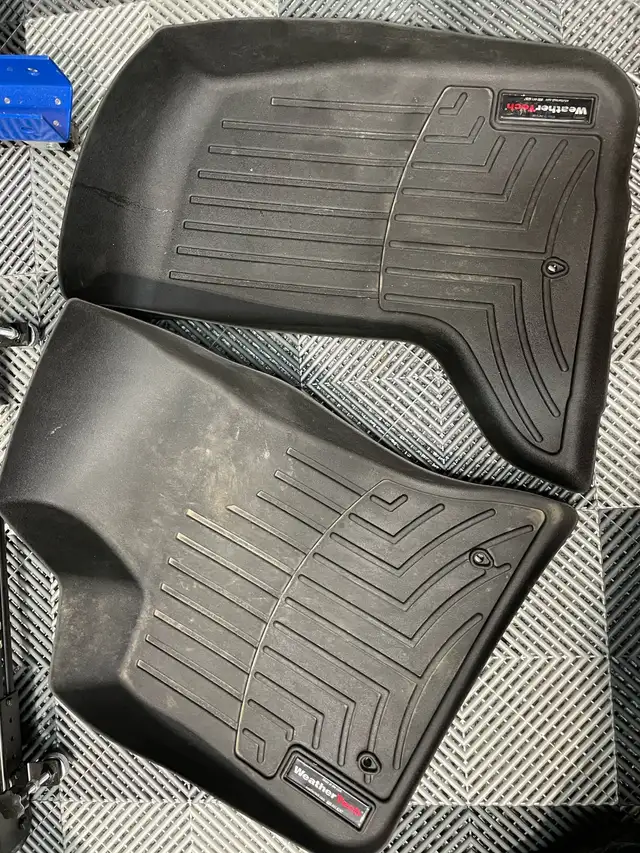 Dodge Charger / Chrysler 300  All weather floor mats in Other Parts & Accessories in Ottawa - Image 2
