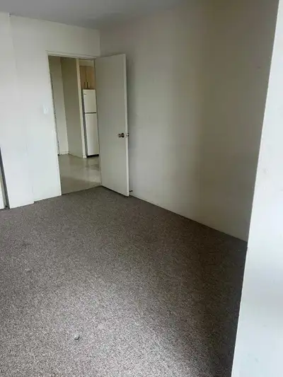 Room for Rent – $500 3BHK unit 1.5 bathrooms Near Fairview Station All essential facilities nearby (...