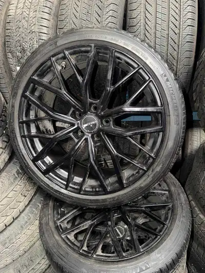 235 40 19 tires, bolt pattern 5x114.3, tires 9/32 depth came off 05 toyota avalon touring