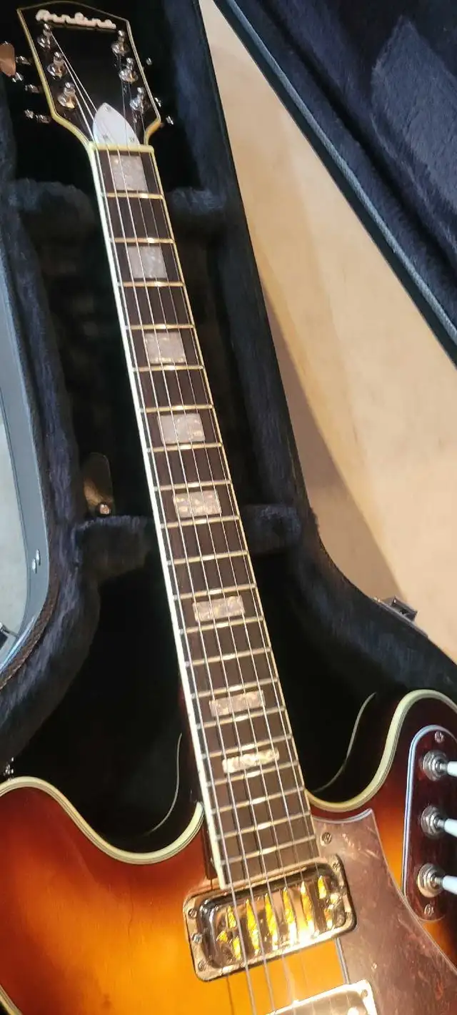 Eastwood airline H78 guitar and case  in Guitars in Oakville / Halton Region - Image 5