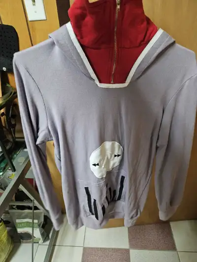 Needs some ironing, womens X-L but X-L 20 years ago.. so its more like a large by today's stabdards....