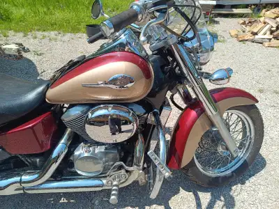 1999 Honda Shadow 38,000 km Good Shape no scrapes or scratches Runs excellent!!! $2700.00 or best of...