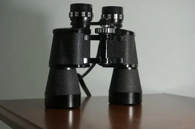 Tasco light weight fully coated 10x40-260 binoculars in Fishing, Camping & Outdoors in Ottawa - Image 3