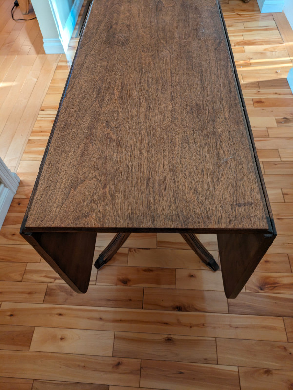 Solid wood antique foldable table in Other Tables in Trenton - Image 3