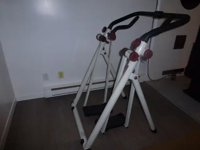 Exerciseur: ski, marche. Pliable. Moniteur digital programmable. in Exercise Equipment in Lévis - Image 3