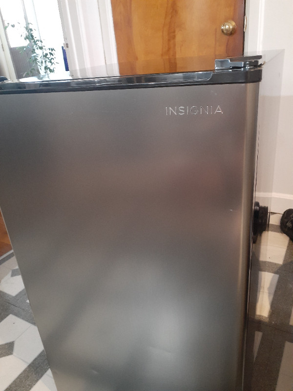 Petit frigo Insignia  dans Réfrigérateurs  à Sherbrooke - Image 2