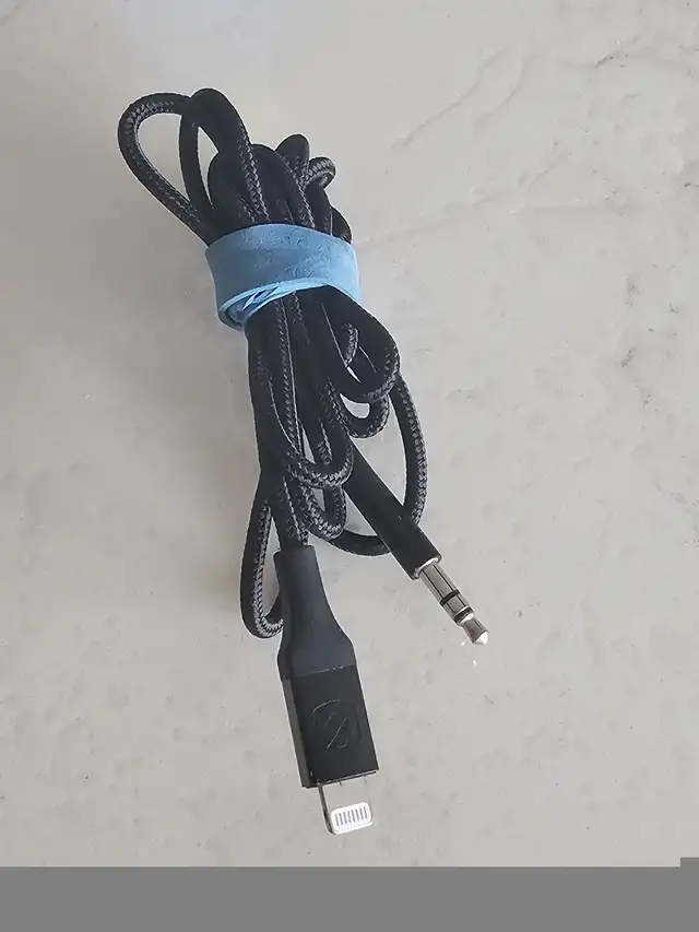 Audio Cable Lightning to 3.5mm Aux Cable 6 ft in General Electronics in City of Toronto - Image 4