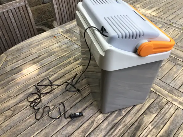 Mobicool 12V Electric Car Fridge Cooler/Warmer, 9L in Refrigerators in City of Halifax - Image 7