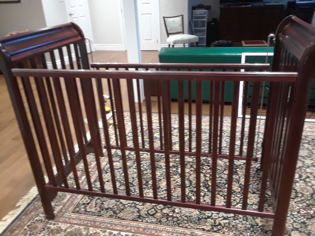 LEPINE Baby Crib with Cherry Finish in Cribs in Markham / York Region