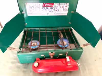 Réchaud de camping Coleman au naphta, super propre et fonctionne à merveille. Voir les photos. 60$