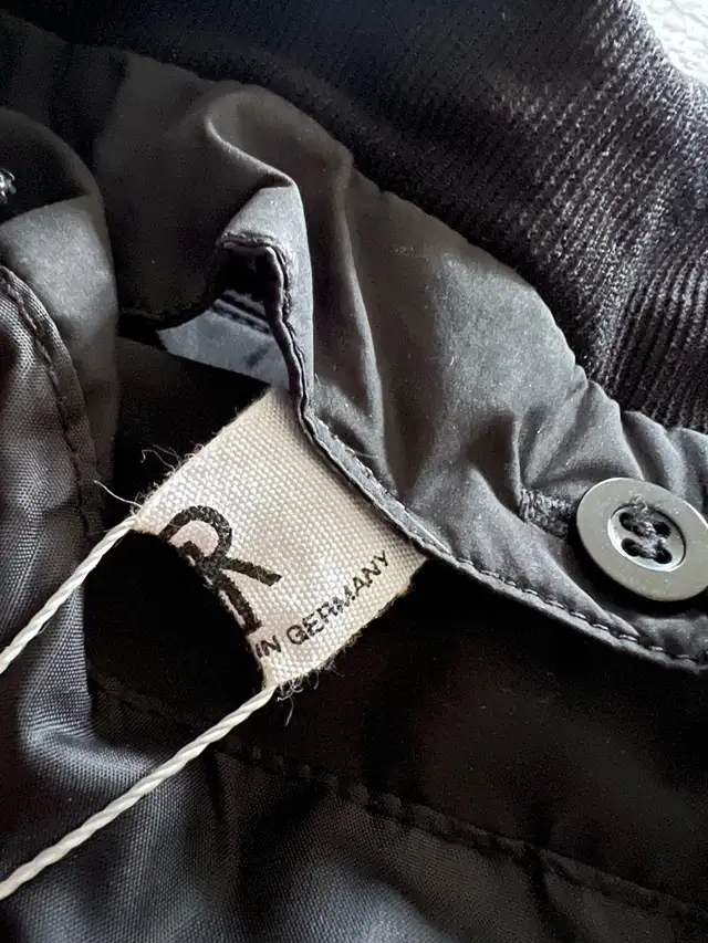 BR Puffer Jacket size M in Women's - Tops & Outerwear in Whitehorse - Image 6