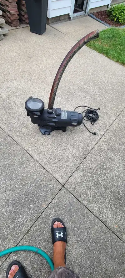 This Hayward pool pump Used for one season Loke new Additional specs include: * Model: SP5715W * Bra...