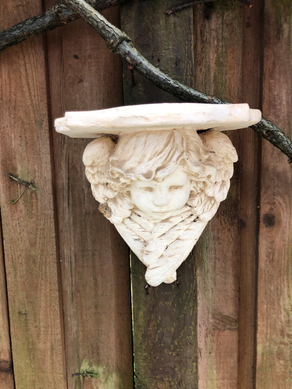 Beautiful Angel Wall Planter in mint condition. Made of plaster in Home Décor & Accents in Vancouver - Image 3