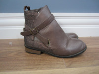 GIRLS BROWN OLD NAVY BOOTS - SIZE 3