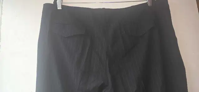Black Pinstripe Pants sz 3x in Women's - Bottoms in Mississauga / Peel Region - Image 4