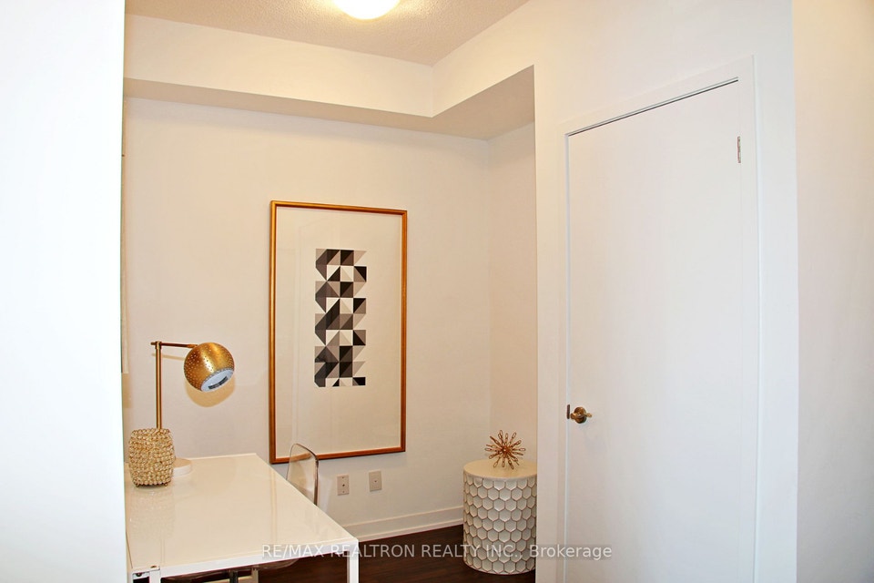 Beautiful Condo with 1 Bedroom + Den with Huge Terrace! 5