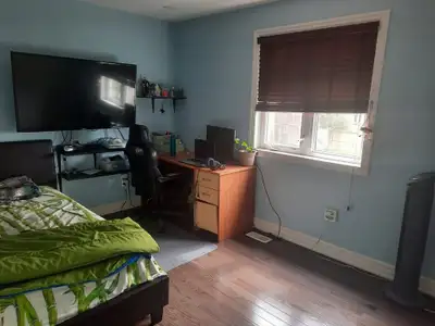 Available from June 1, 2026 This stunning 3-bedroom, 2.5-bathroom split-level main house is located...