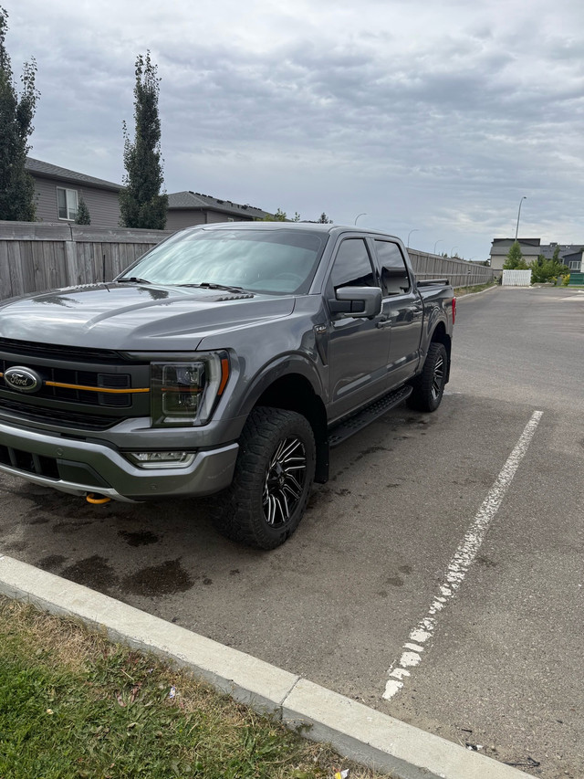 2023 Ford F-150 Tremor Crew 4 x 4 402A leather/roof in Cars & Trucks in Lethbridge - Image 2