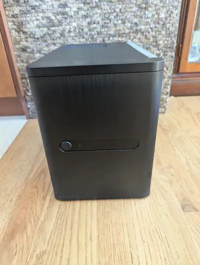 NEW in box Silverstone DS380 ITX NAS/home server case 8x 3.5" HDD 4x 2.5" SSD/HDD Pickup in NW Calga...