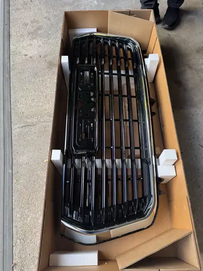 2025 Yukon Denali black and Crome grill with GMC logo with light capabilities.
