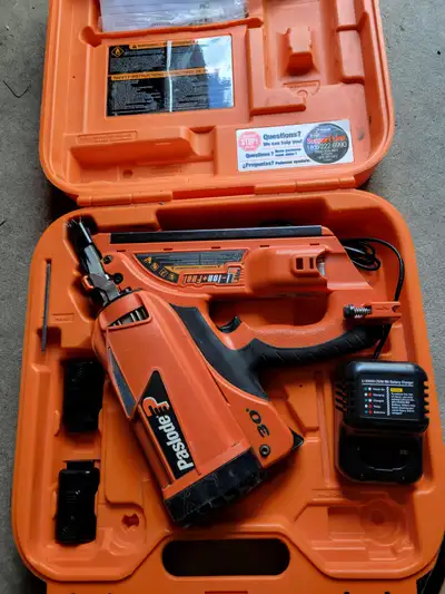 This Paslode Li-Ion+Fuel framing nailer is a reliable, high-performance tool perfect for your next c...