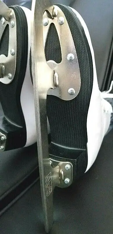 Chimo Tara Figure Skates Size 4 Womens Shoe Size 8 in Skates & Blades in Ottawa - Image 6