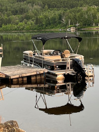 Sun Tacker 22’ Pontoon Boat 