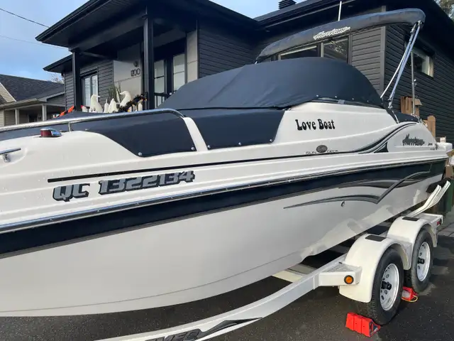bateau Hurricane in Powerboats & Motorboats in Drummondville - Image 5