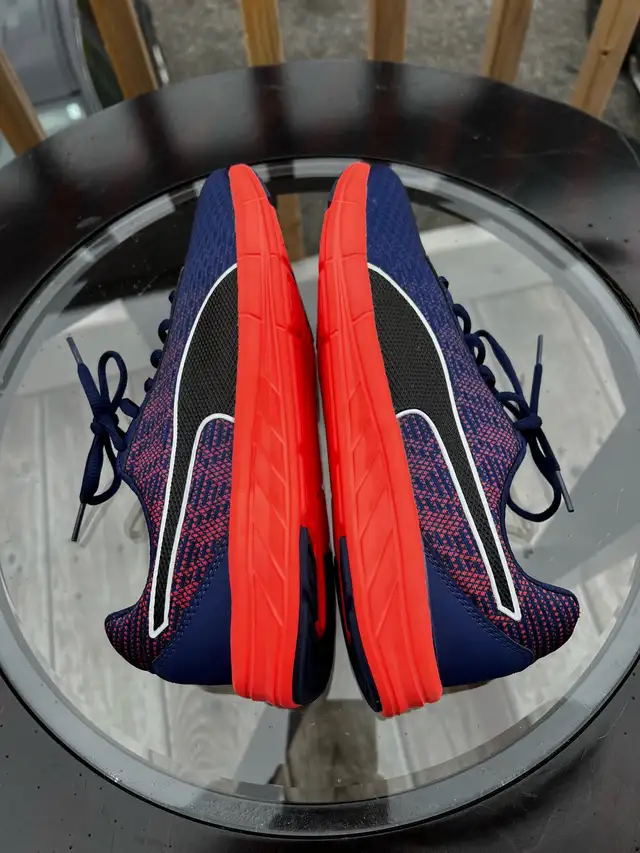 Puma Women's Navy & CoralRunning Shoes / Size 9 in Women's - Shoes in Cape Breton - Image 9