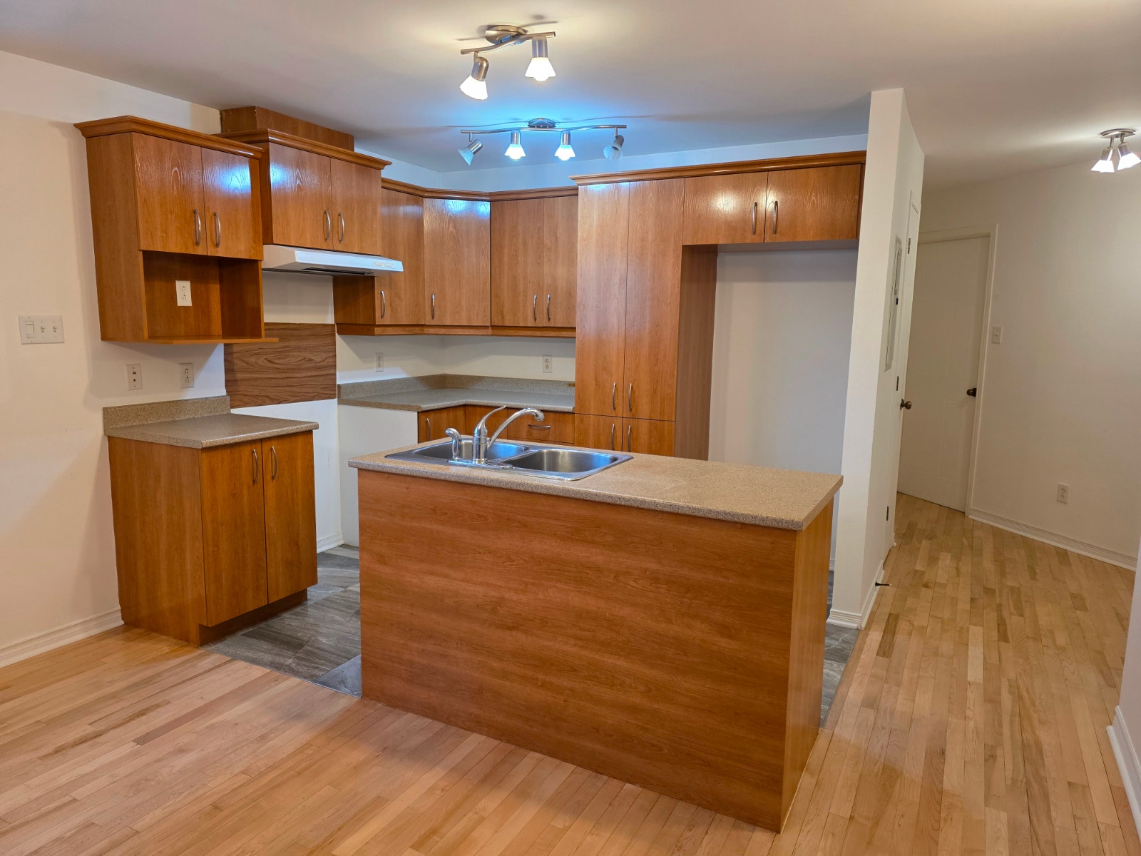 Condo 4 1/2 à louer - Brossard - Dix30 — photo 2
