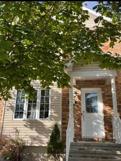 $2550 CAD. Disponible 01 Juillet 2026! Maison semi-détaché à louer dans le très convoité quartier Ja...
