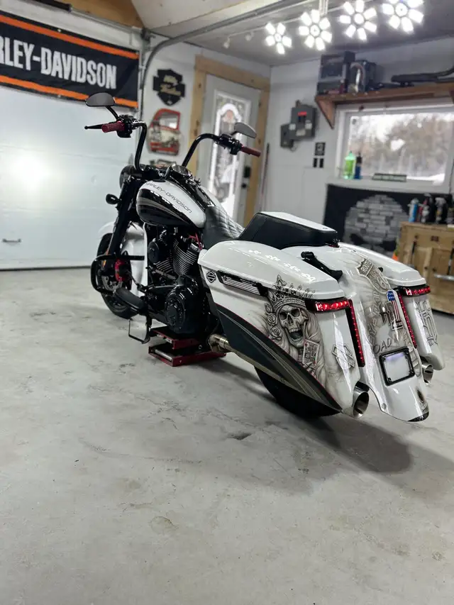Road King 119pc in Touring in Gatineau - Image 4