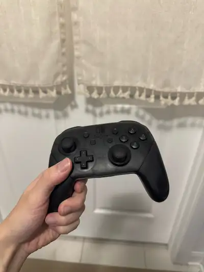 Switch pro controller with box. Fully charged and tested, working perfectly fine. Only a few scratch...